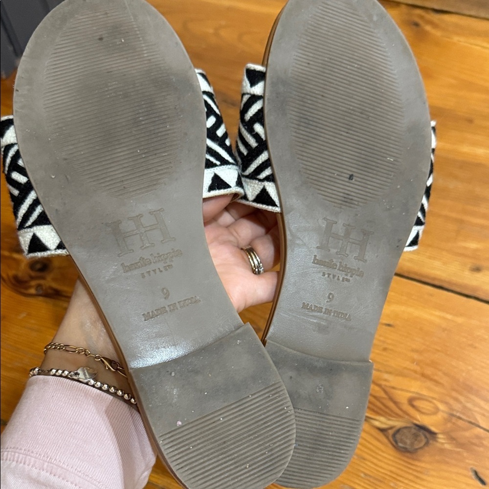 Haute Hippie Black and White Patterned Slide On Sandals Size 9 - Picture 6 of 10
